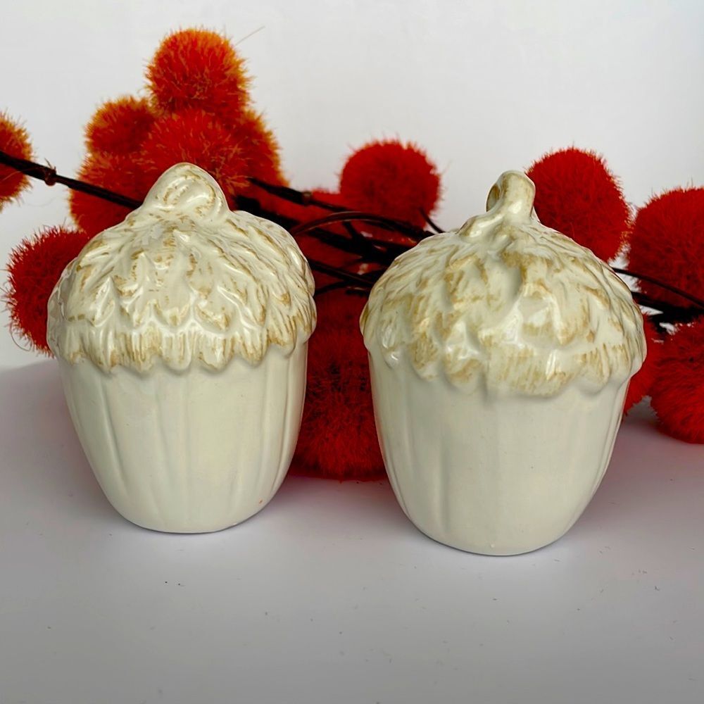 CERAMIC PINE CONE SALT N PEPPER SHAKERS BEIGE